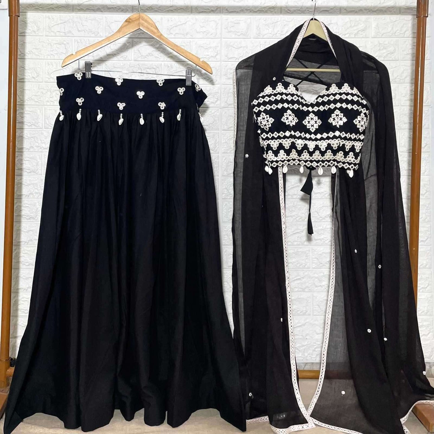 Black Mirror Gujarati Blouse , Dupptta and Lehanga - KJ0674