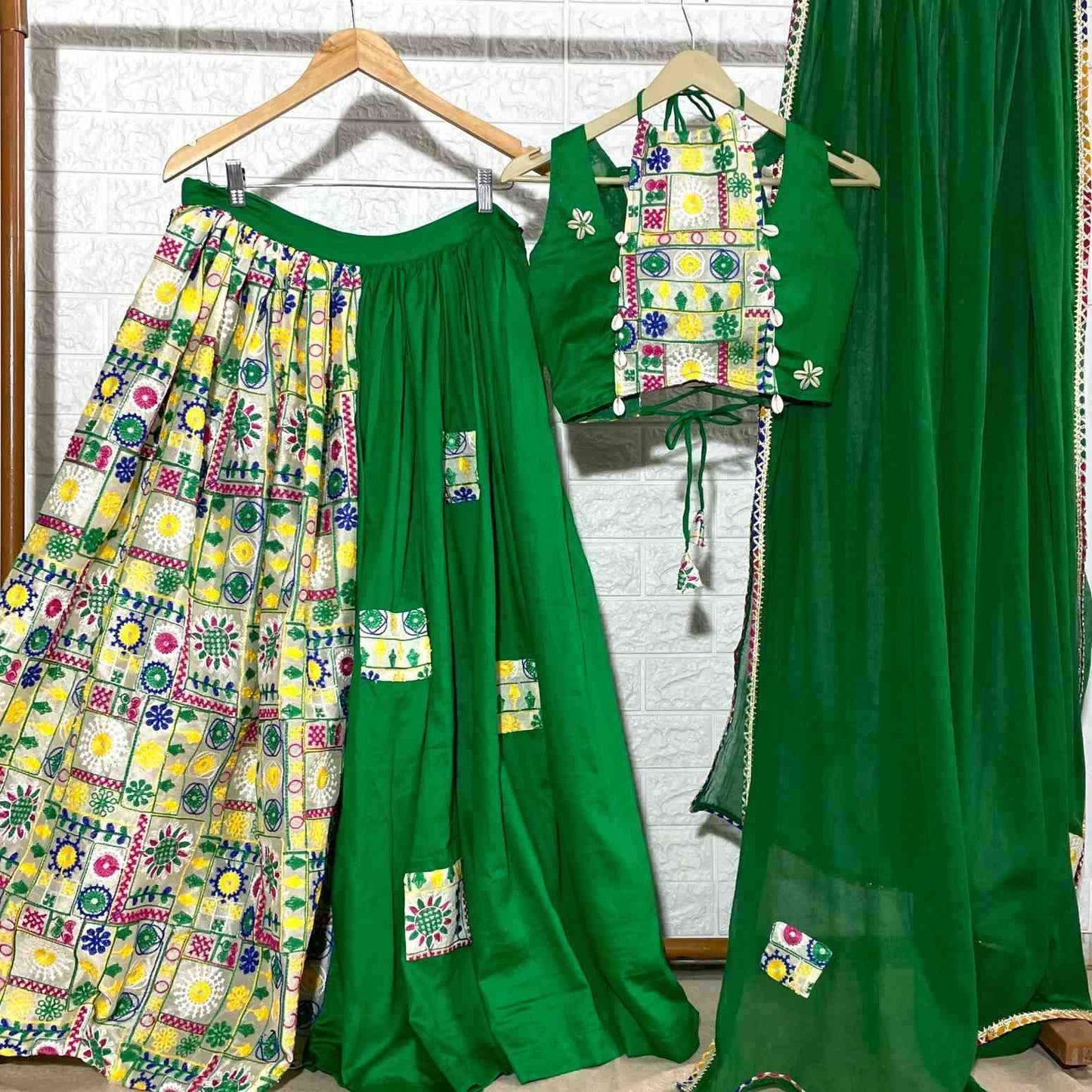 Green Multicolor Gujrati Blouse , Dupptta and Lehanga - KJ0680